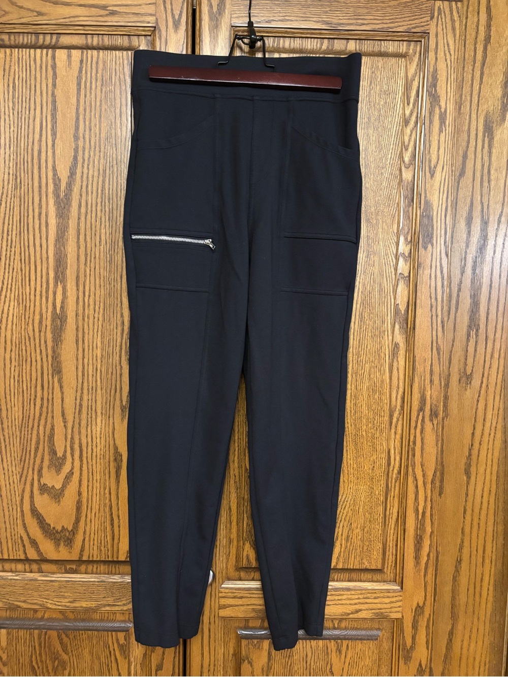 Women's medium Black Stretch Leggings with Zip Pocket